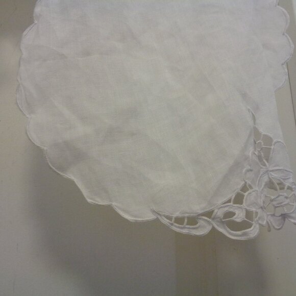 EARLY PAST PRETTY GIRL Vintage White w Cutwork Long Runner - Picture 5 of 5